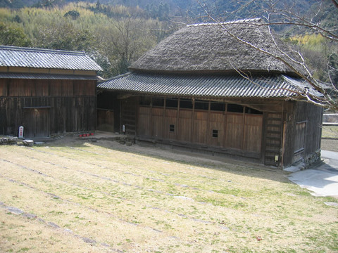 肥土山農村歌舞伎舞台