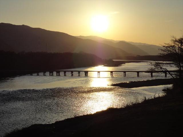 吉野川と脇町の潜水橋