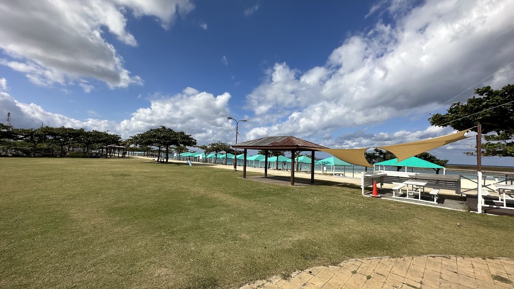 トロピカルビーチスタッフ 英語版 トロピカルビーチ（沖縄県