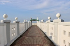 リップルランドからビーチに続く橋