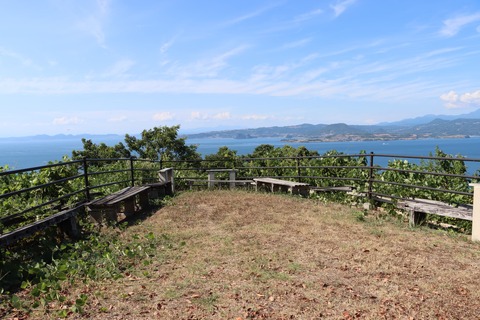 鳥居の前の空間
